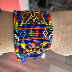 4/$50 weaves handmade Colorful Beaded Bracelet 6.5 inches 💙